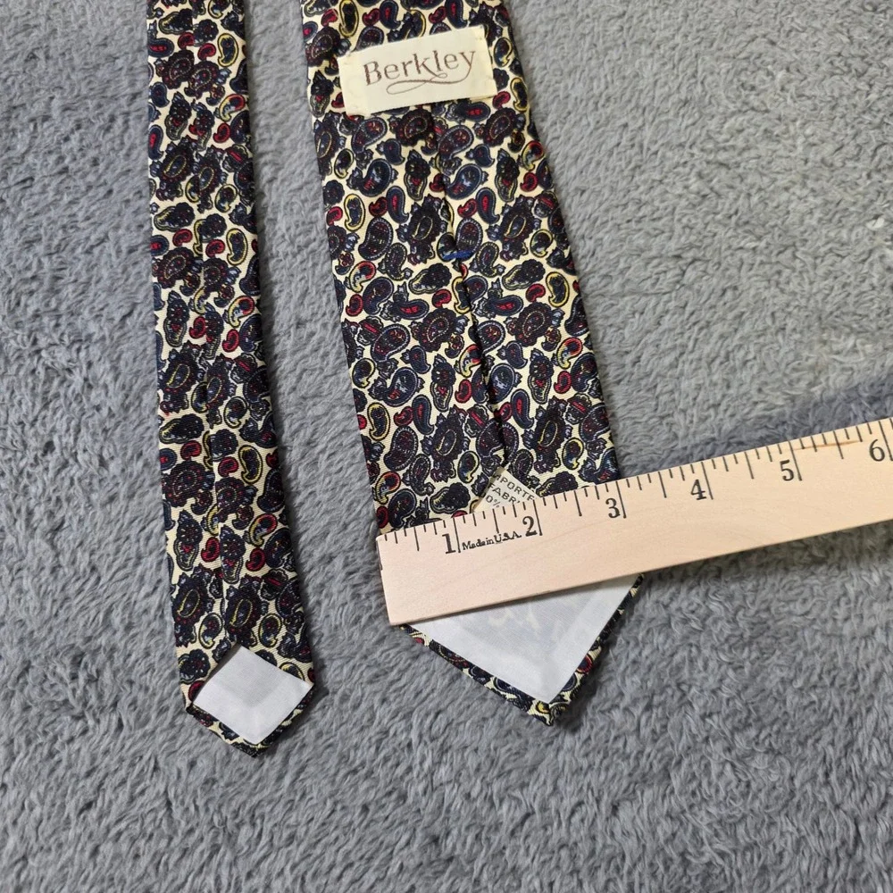 Berkley Mens OS Necktie Cream Navy Red Paisley 100% Silk Imported Fabric Vintage